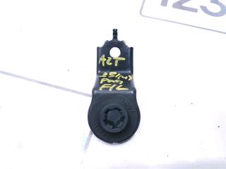 Фото запчасти крепление радиатора охлаждения верхнее левое Toyota Avensis 2004 контрактная запчасть Запчасть крепление радиатора охлаждения верхнее левое Toyota Avensis 2004