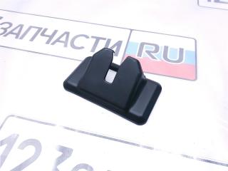 Фото запчасти накладка замка двери багажника Toyota Harrier 2006 контрактная запчасть Запчасть накладка замка двери багажника Toyota Harrier 2006