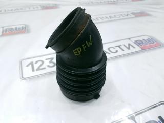 Запчасть патрубок воздушного фильтра Mazda Tribute 2001