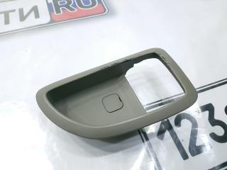 Фото запчасти накладка внутренней ручки двери правой Hyundai Tucson 2005 контрактная запчасть Запчасть накладка внутренней ручки двери правой Hyundai Tucson 2005