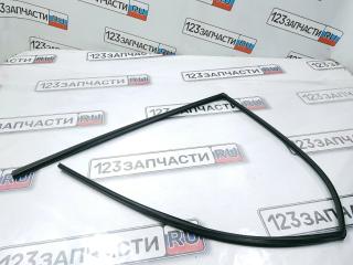 Запчасть уплотнитель стекла двери задней правой Toyota Harrier 2002