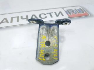 Петля двери передней правой нижняя Suzuki Escudo 2003