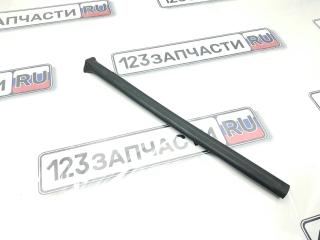 Уплотнитель средней стойки левый Suzuki Escudo 2009
