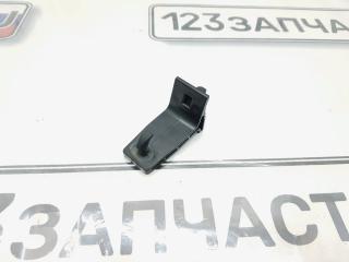 Запчасть крючок пола для ковра Mitsubishi Outlander 2012