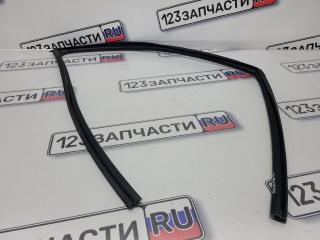 Запчасть уплотнитель стекла двери передней правой Mitsubishi Outlander 2006