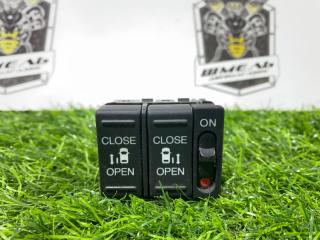 Кнопка сдвижной двери HONDA STEPWGN 2015-2021 / NH704M / ПРОБЕГ 38 142rm