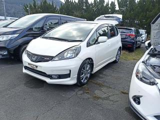 Решетка радиатора передняя HONDA FIT 2010 / RS / ЦВЕТ NH624 / ПРОБЕГ 38 923КМ