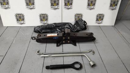 Домкрат TOYOTA NOAH 2017 / ЦВЕТ 070 / ПРОБЕГ 76 517 КМ