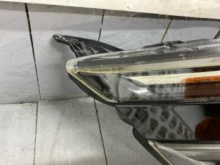 Фара передняя правая VOXY 2014/ ZS ЦВЕТ 202/ПРОБЕГ 69910КМ ZRR80W 3ZRFAE