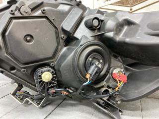 Фара передняя правая VOXY 2014/ ZS ЦВЕТ 202/ПРОБЕГ 69910КМ ZRR80W 3ZRFAE