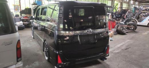 Форточка кузова передняя правая VOXY 2014/ ZS ЦВЕТ 202/ПРОБЕГ 69910КМ ZRR80W 3ZRFAE