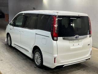 Накладка на порог левая NOAH 2015/ЦВЕТ 070/ПРОБЕГ 98215КМ ZWR80 2ZRFXE