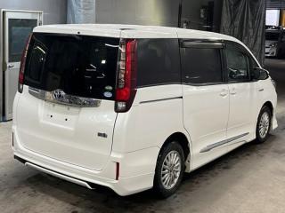 Накладка на порог левая NOAH 2015/ЦВЕТ 070/ПРОБЕГ 98215КМ ZWR80 2ZRFXE