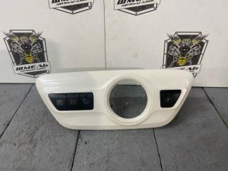 Запчасть консоль кпп TOYOTA PRIUS 2017/ЦВЕТ 1F7/ПРОБЕГ 75607КМ