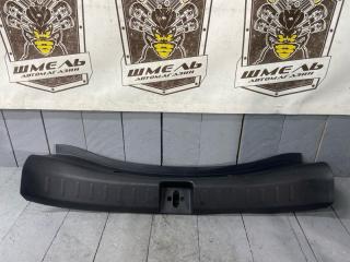 Накладка замка багажника HONDA FIT 2011/ЦВЕТ NH642M/ПРОБЕГ 68240КМ