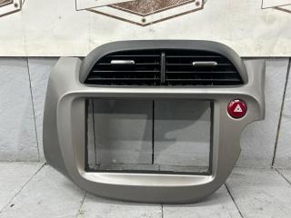 Консоль магнитофона передний HONDA FIT 2011/ЦВЕТ B548P/ПРОБЕГ 83380КМ