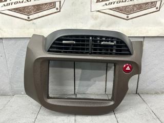 Консоль магнитофона передний HONDA FIT SHUTTLE 2011/ЦВЕТ NH624P/ПРОБЕГ 78787КМ