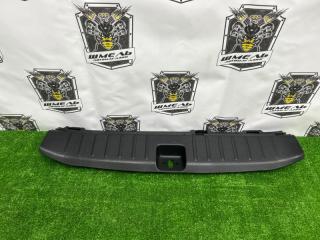 Накладка замка багажника задняя HONDA FIT SHUTTLE 2011/ЦВЕТ NH731P/ПРОБЕГ 79273КМ