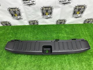 Накладка замка багажника задняя HONDA FIT SHUTTLE 2014/ЦВЕТ NH731P/ПРОБЕГ 66201КМ