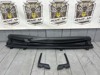 Запчасть решетка под дворники передняя TOYOTA VITZ 2013/ЦВЕТ 040/ПРОБЕГ 80235КМ