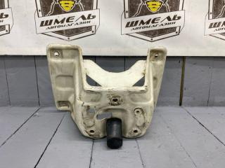 Запчасть крепление запасного колеса ISUZU BIGHORN 1996/ЦВЕТ 748/ПРОБЕГ 134534КМ