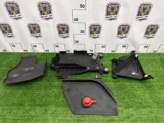 Запчасть подставка под аккумулятор передняя MINI HATCH 2017/ЦВЕТ B83/ПРОБЕГ 62473