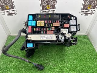 Блок предохранителей под капот передний TOYOTA PRIUS ALPHA 02.2014/ЦВЕТ070/ПРОБЕГ94468