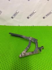 Запчасть петля капота левая Skoda Octavia 2011 A5 1.8 1Z0823301C контрактная Петля капота левая Skoda Octavia 2011 A5 1.8 1Z0823301C контрактная