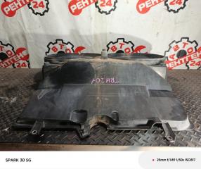 Диффузор радиатора Toyota Hiace TRH201 2TR-FE Диффузор радиатора Toyota Hiace TRH201 2TR-FE