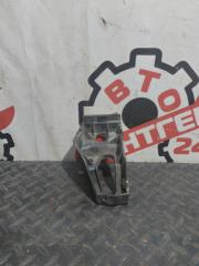 Фото запчасти клипса бампера передняя правая Audi A4 2007 контрактная запчасть Запчасть клипса бампера передняя правая Audi A4 2007