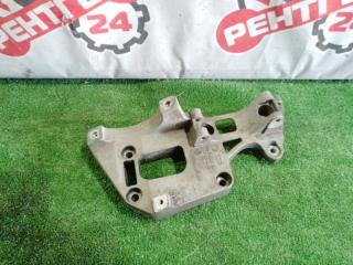Фото запчасти кронштейн генератора Volkswagen Golf контрактная запчасть Запчасть кронштейн генератора Volkswagen Golf