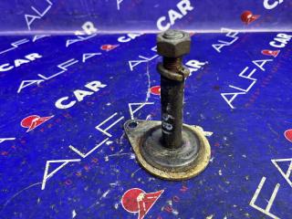 Запчасть болт рычага Isuzu Fargo 1995