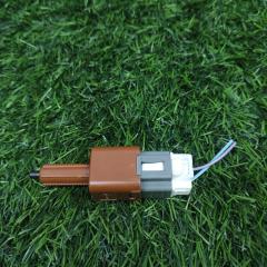 Фото запчасти датчик стоп сигнала Nissan Serena 2018 контрактная запчасть Запчасть датчик стоп сигнала Nissan Serena 2018