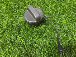 Запчасть крышка бензобака TOYOTA Crown 2017