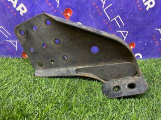 Запчасть крепление бампера заднее правое Mitsubishi CANTER 2018