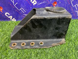 Запчасть серьга рессоры задняя левая Mitsubishi CANTER 2018