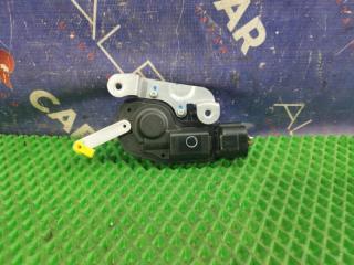 Запчасть активатор замка 5й двери Daihatsu Hijet 2018