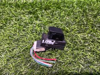 Запчасть кнопка стеклоподъемника задняя правая Suzuki SX4 2008