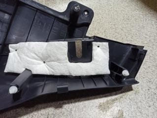 Накладка на стойку кузова правая задняя SUBARU IMPREZA GK6 94043FL000 3 ракурс