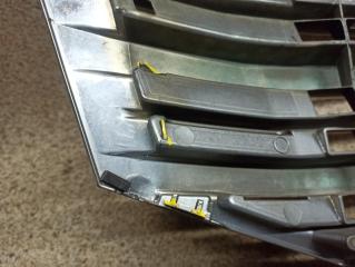 Решетка радиатора NISSAN ELGRAND E52 62310-1A52 3 ракурс