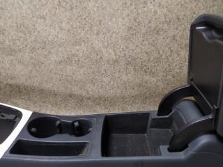 Бардачок между сиденьями AUDI A4 8K2 8K0864981D 3 ракурс Бардачок между сиденьями AUDI A4 8K2 8K0864981D 3 ракурс