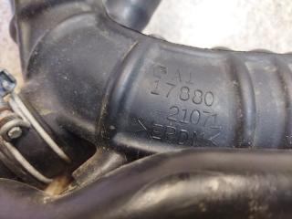 Патрубок воздушн.фильтра TOYOTA BB NCP31 1NZ-FE 3 ракурс