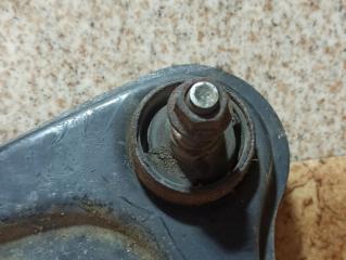 Рычаг правый задний SUZUKI EVERY DA62V K6A 3 ракурс