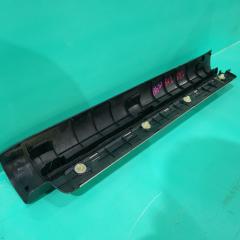 Накладка на порог салона правая передняя LEXUS LS460 USF40 67913-50120 3 ракурс