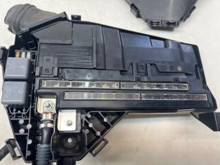 Блок предохранителей LEXUS LS460 USF40 3 ракурс