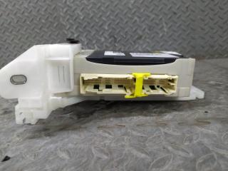Блок предохранителей TOYOTA VELLFIRE AGH35 89221-58110 3 ракурс