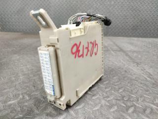 Блок предохранителей TOYOTA MARK X GRX130 89221-22260 3 ракурс