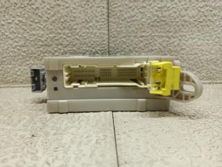 Блок предохранителей LEXUS LS460 USF40 1UR-FSE 82730-50471 3 ракурс