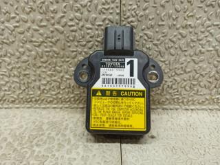 Датчик курсовой устойчивости LEXUS LS600H UVF45 2UR-FSE 89183-12040 1 ракурс