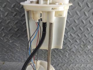 Топливный насос TOYOTA PORTE NCP145 1NZ-FE 3 ракурс